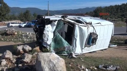 Devrilen Kamyonetin Altında Kalan Sürücü Öldü