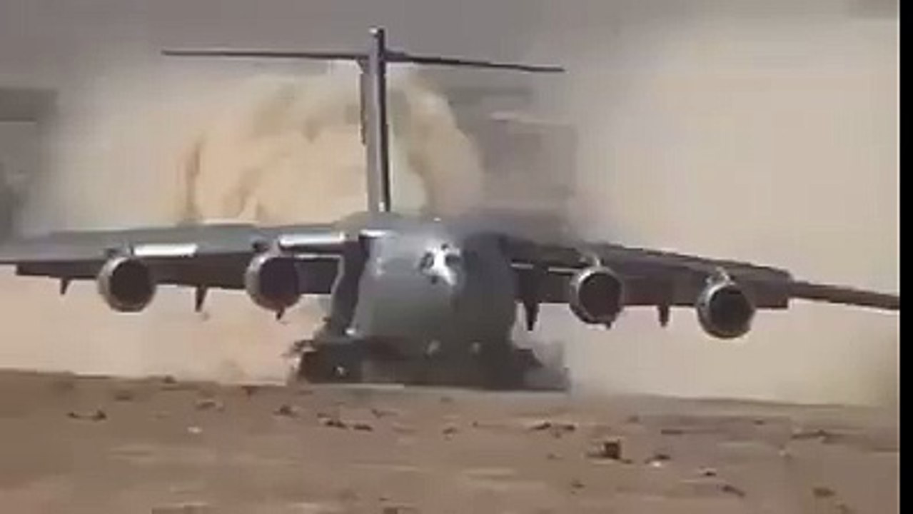 Safe Landing By Intelligent Pillot-Top Funny Videos-Top Prank Videos-Top Vines Videos-Viral Video-Funny Fails