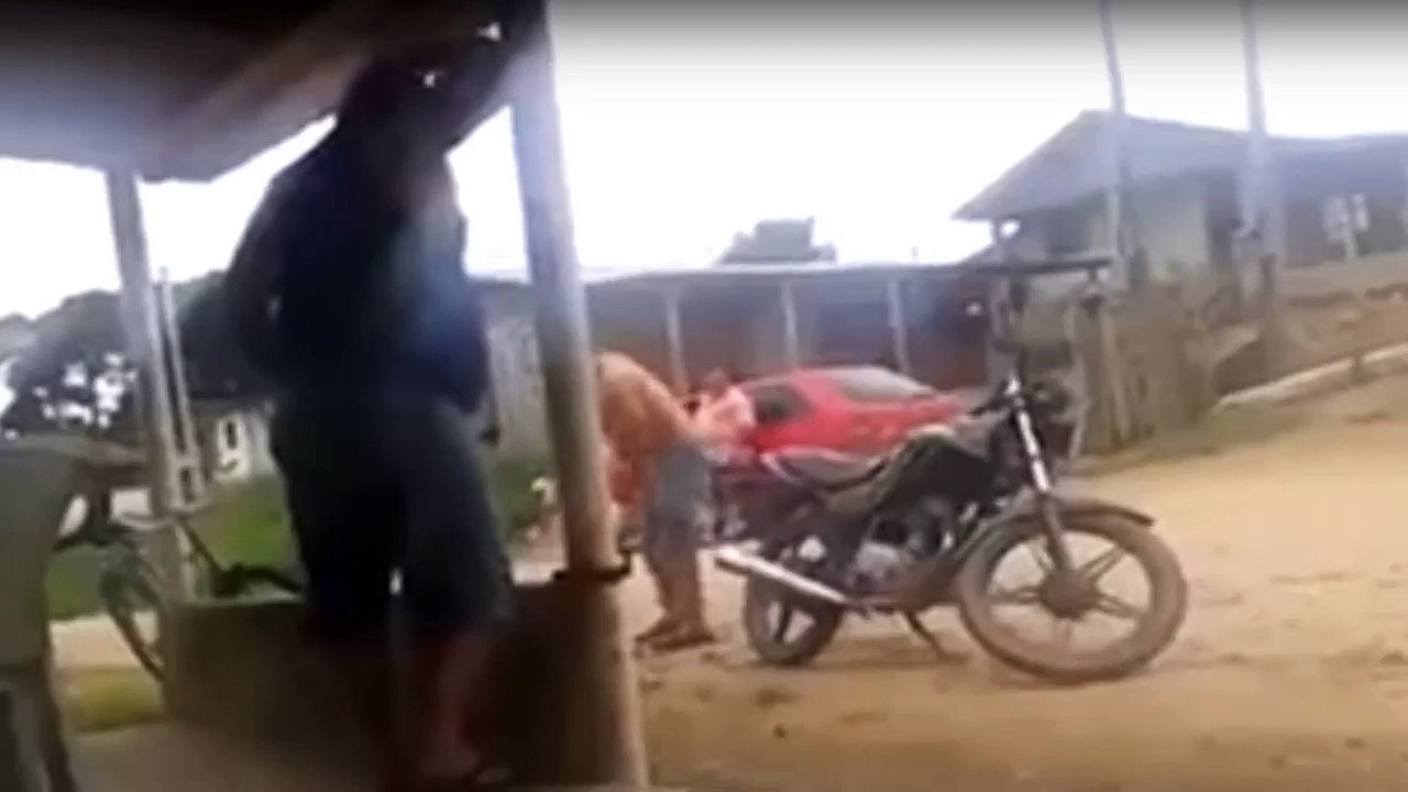 Вырубил мужика пощечиной  man a slap in the face knocked out