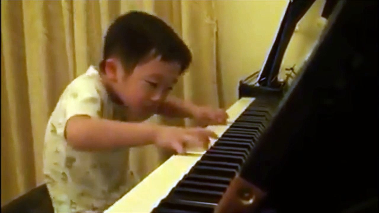 4 years old child playing piano professional