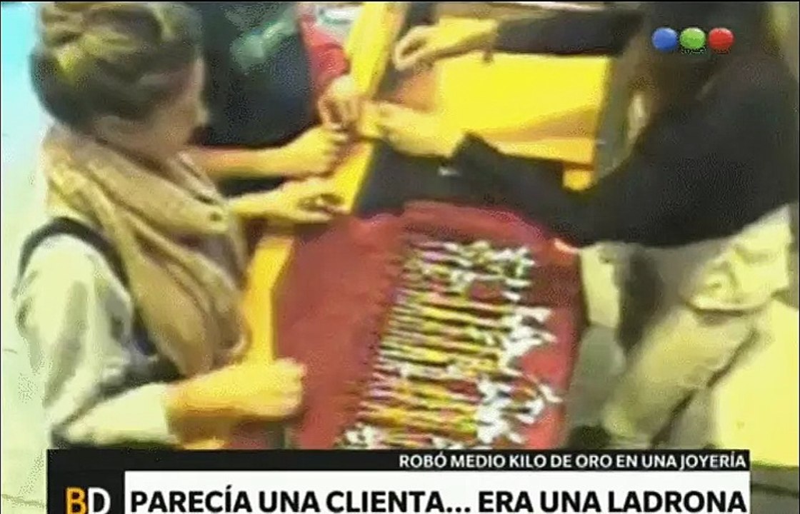 woman steals jewelry