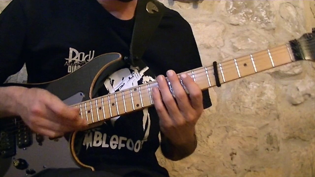 Arpeggios tapping lick (Tablatures en fin de vi...