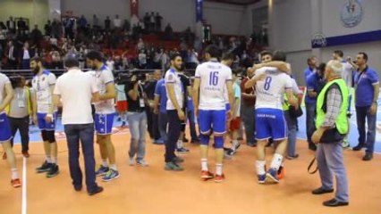 Şampiyon Halkbank Kupasını Kaldırdı