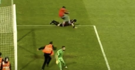 Un arbitre tabassé en plein match en Turquie - Trabzonspor vs. Fenerbahçe