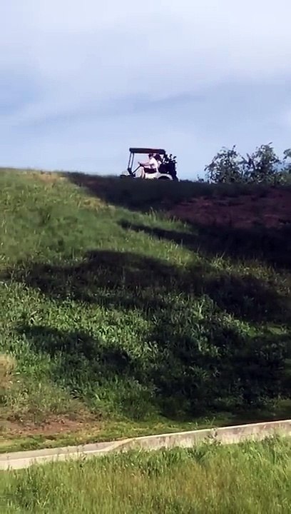 Prendre un raccourci avec une voiturette de golf