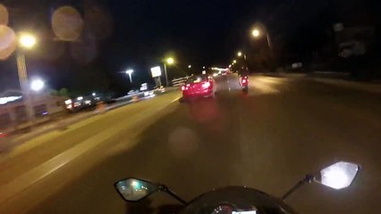 Un automobiliste se fait casser sa voiture par des motard stupides (Canada)