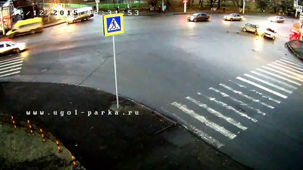 車クラッシュ作成、自動車の衝突事故の集大成年月2016年部45