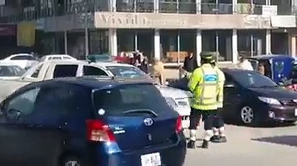 See What Traffic Warden of KPK Done With Police