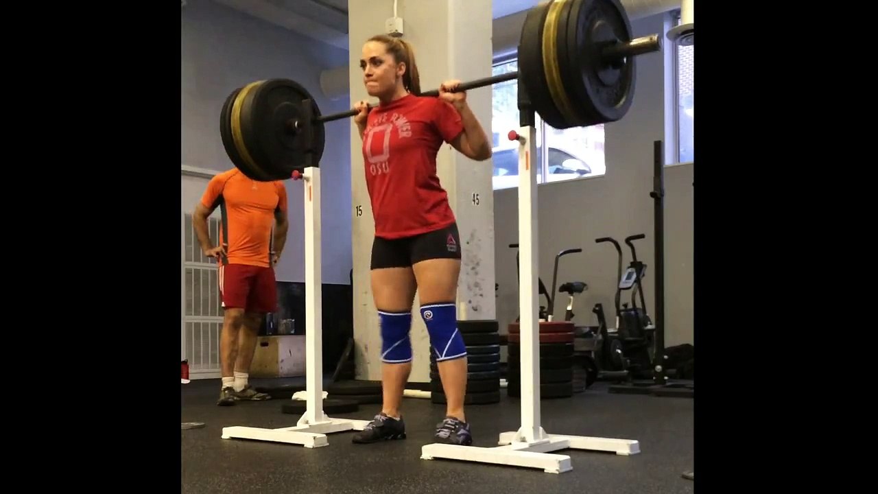 GIRL SQUATS 225 lbs FOR REPS!!/ LEG DAY WORKOUT