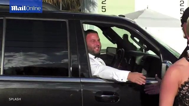 Hulk Hogan jokes with press arriving at Miami wedding _ Daily Mail Online