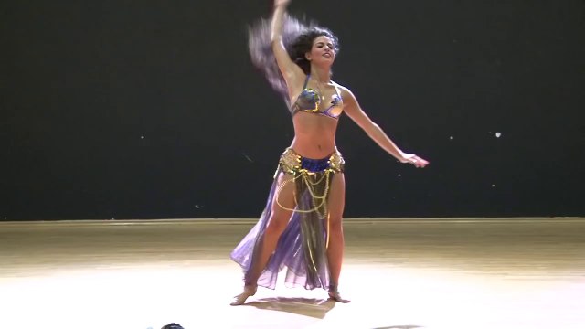 Bellydancing This Girl She is insane WHAT A GIRL WHAT A BELLY DANCE