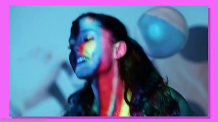 ARIANA GRANDE SETS WORLD RECORD!