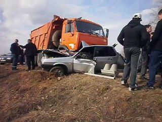 Лада напала на камаз ДТП