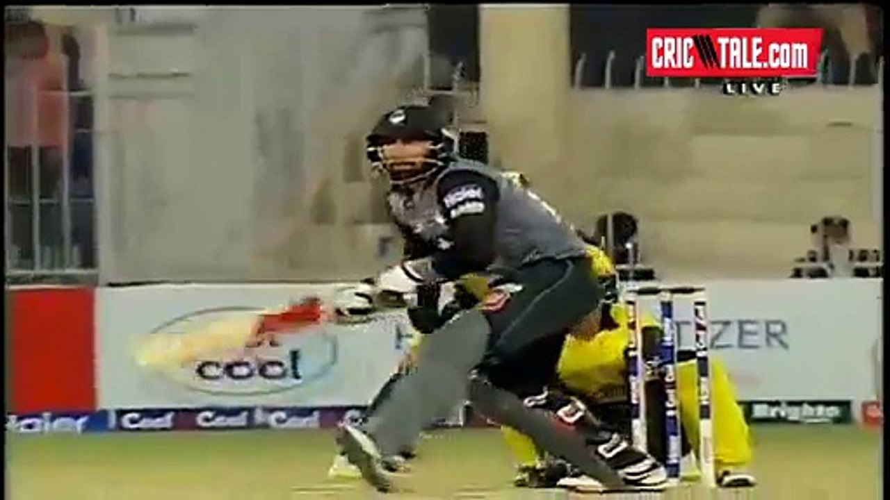 Saeed Ajmal hit 3 Amazing boundaries to Yasir Shah in Pakistan Cup 2016