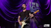 Adam Levine de Maroon 5 interprete Purple Rain pour rendre hommage à PRINCE