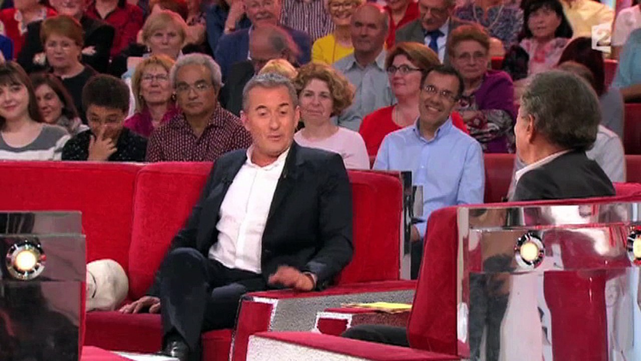 Christophe Dechavanne très ému dans "Vivement dimanche"