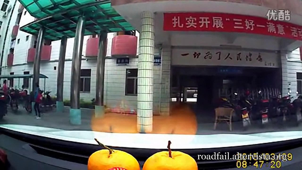 Driving in Asia - Car Accidents Compilation 2015 (4)