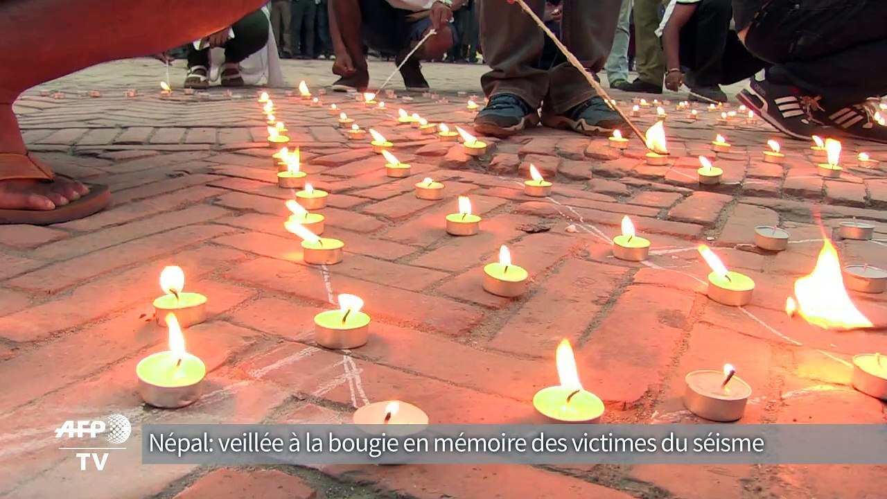 Népal: veillée à la bougie en mémoire des victimes du séisme - Vidéo  Dailymotion