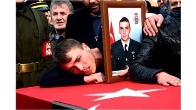 Şehit Arkadaşının Tabutuna Sarılan Uzman Çavuş Bugün Şehit Oldu