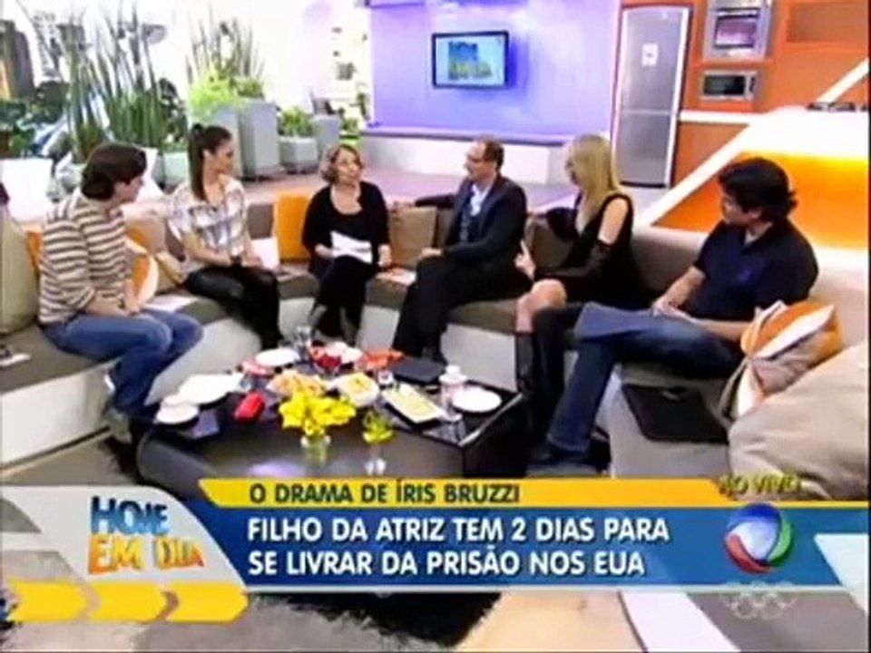 Chris Flores de calça colada e Ana Hickmann de botas de couro cano longo [pt.1]