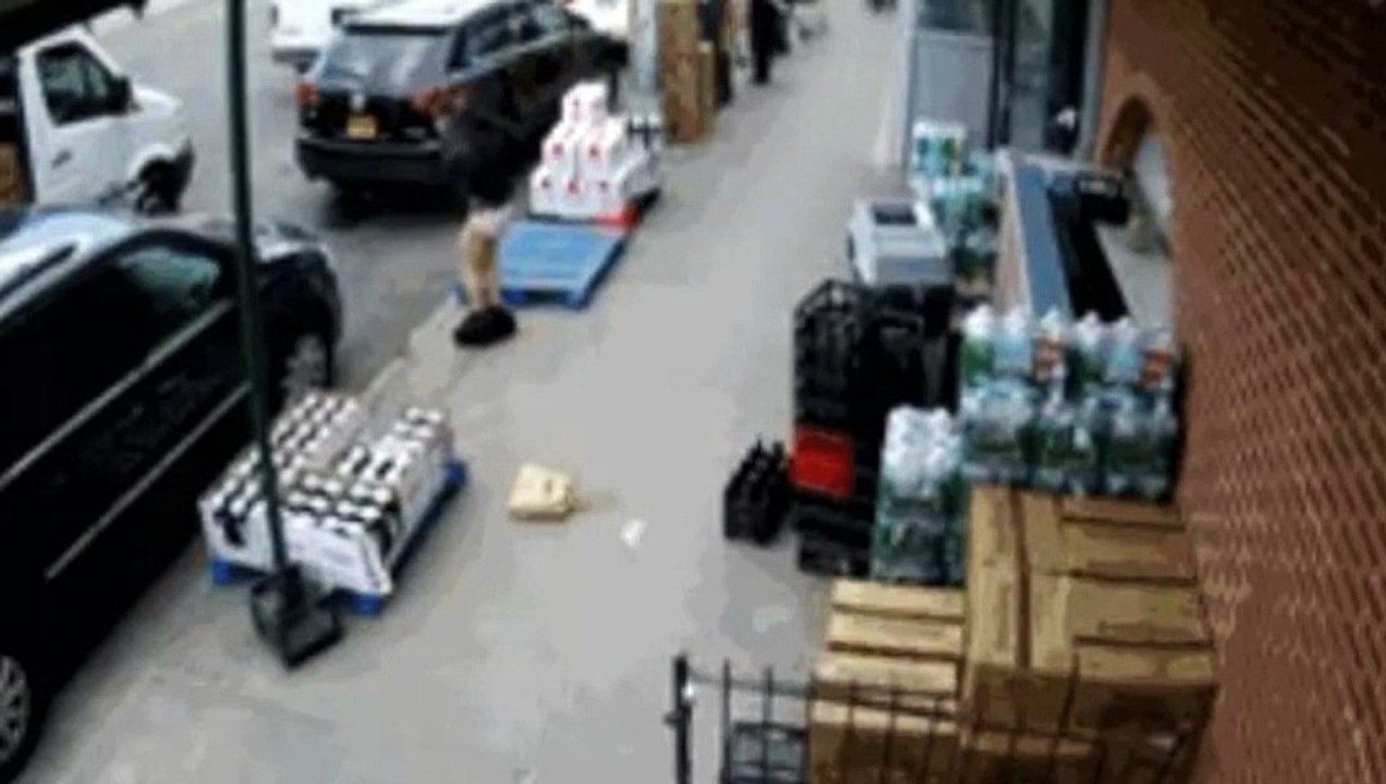 Petit caca en pleine rue : ce gars n'a vraiment pas de face