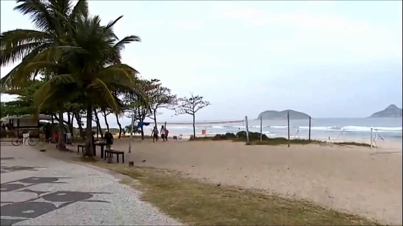 Isabela Veiga de calça apertadinha