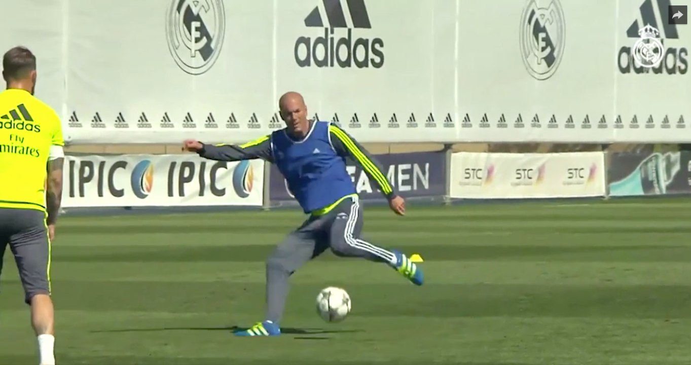Zinedine Zidane Showing incredible skills during Real Madrid training 24.04.2016
