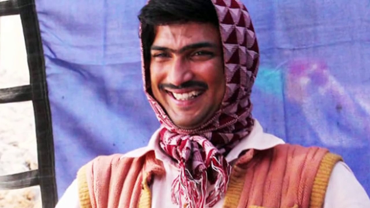 Byomkesh Bakshi Kissing Scene | Sushant Singh Rajput And Swastika Mukherjee