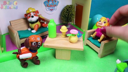  PATRULLA CANINA  Rescatan a Peppa Pig en la piscina | Vídeos de Paw Patrol en Español