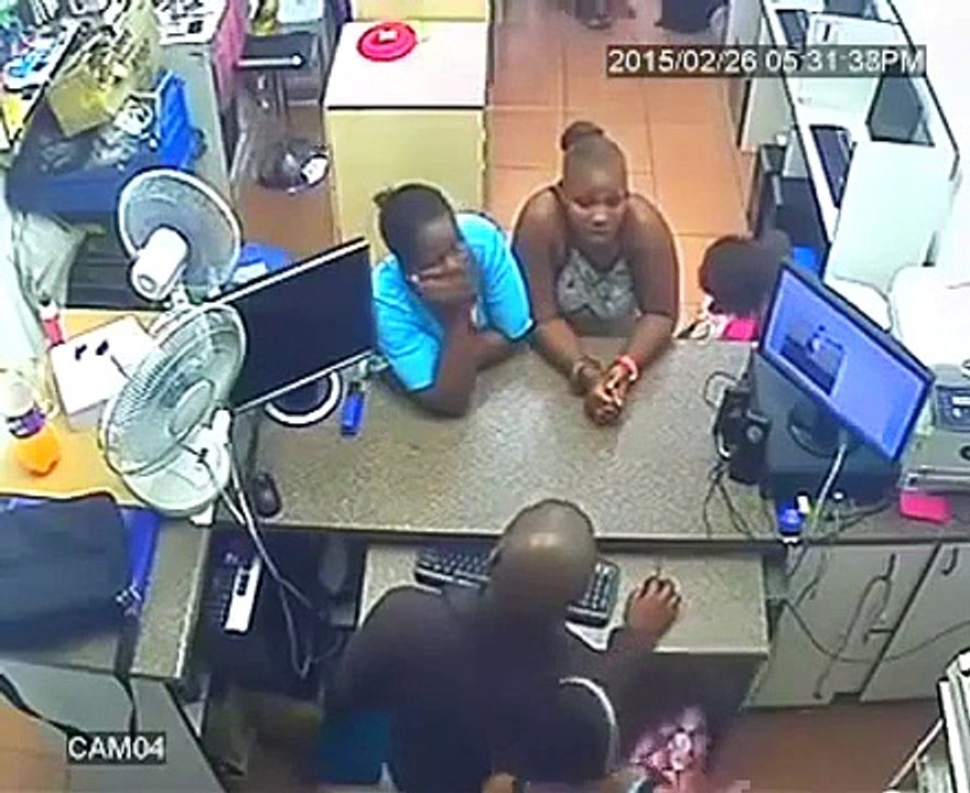 Mom Uses Her Kids To Steal Phones