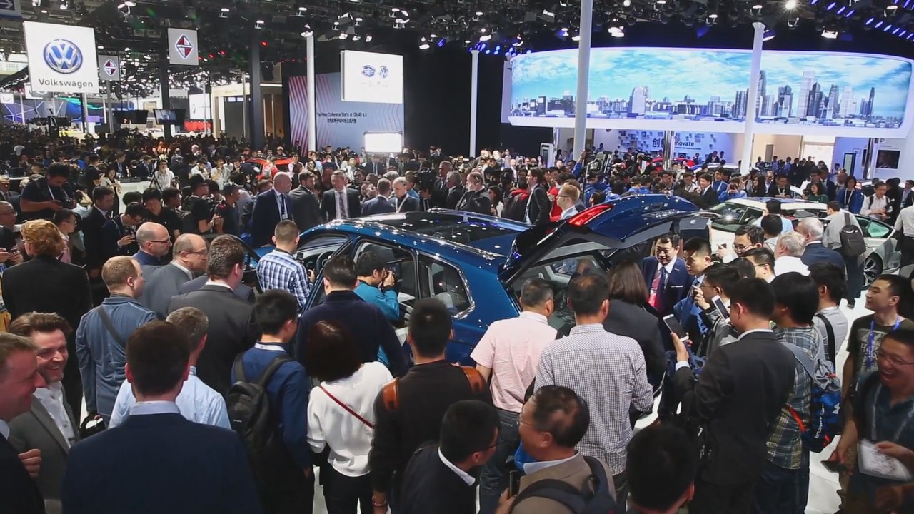 Coches de lujo, todocamino y eléctricos protagonistas del Salón de Pekín