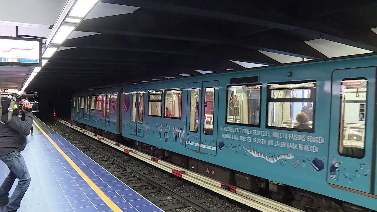 Reabre estación de metro en Bruselas un mes después de atentado