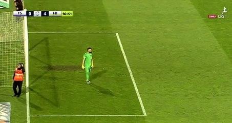 Torcedor agride árbitro na Turquia