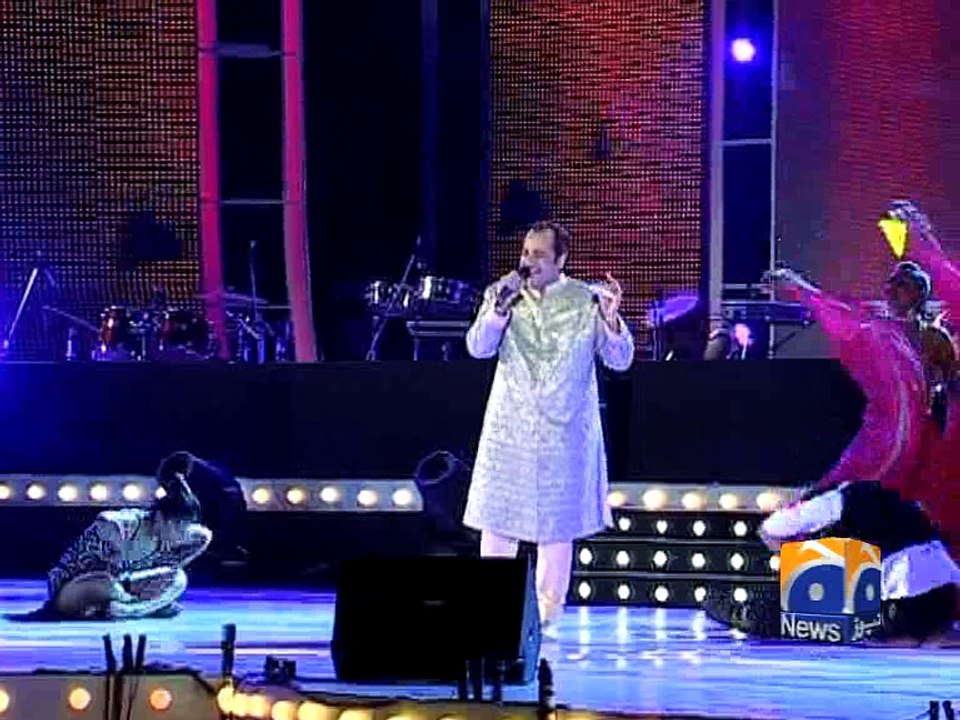 Shiv Sena workers tear apart banners of Rahat Fateh Ali Khan's concert -25 April 2016