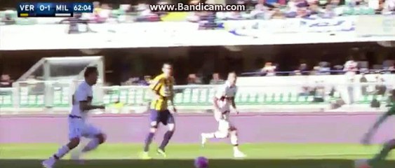 Carlos Bacca horror foul on Pierluigi Gollini  - Verona 0-1 Milan 25-04-2016