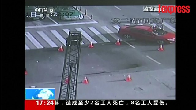 En Chine, une route s'effondre en plein milieu d'un carrefour