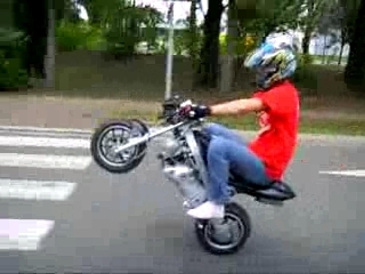 Stunt pocket bike - Vidéo Dailymotion