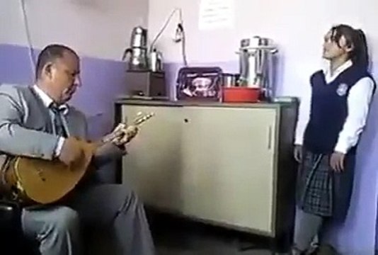 Kız öğrenciden müthiş TÜRKÜ AŞAN BİLİR KARLI DAĞIN ARDINI