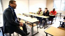 Le député européen Jérôme Lavrilleux explique l'Europe à des étudiants