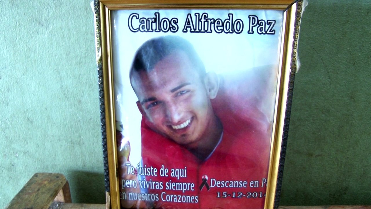 INSÓLITO: Lleva más de un año viviendo con un ataúd forense no le entrega cuerpo de su hijo