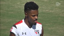 Que curva! Michel Bastos tira onda com gol sem ângulo no São Paulo