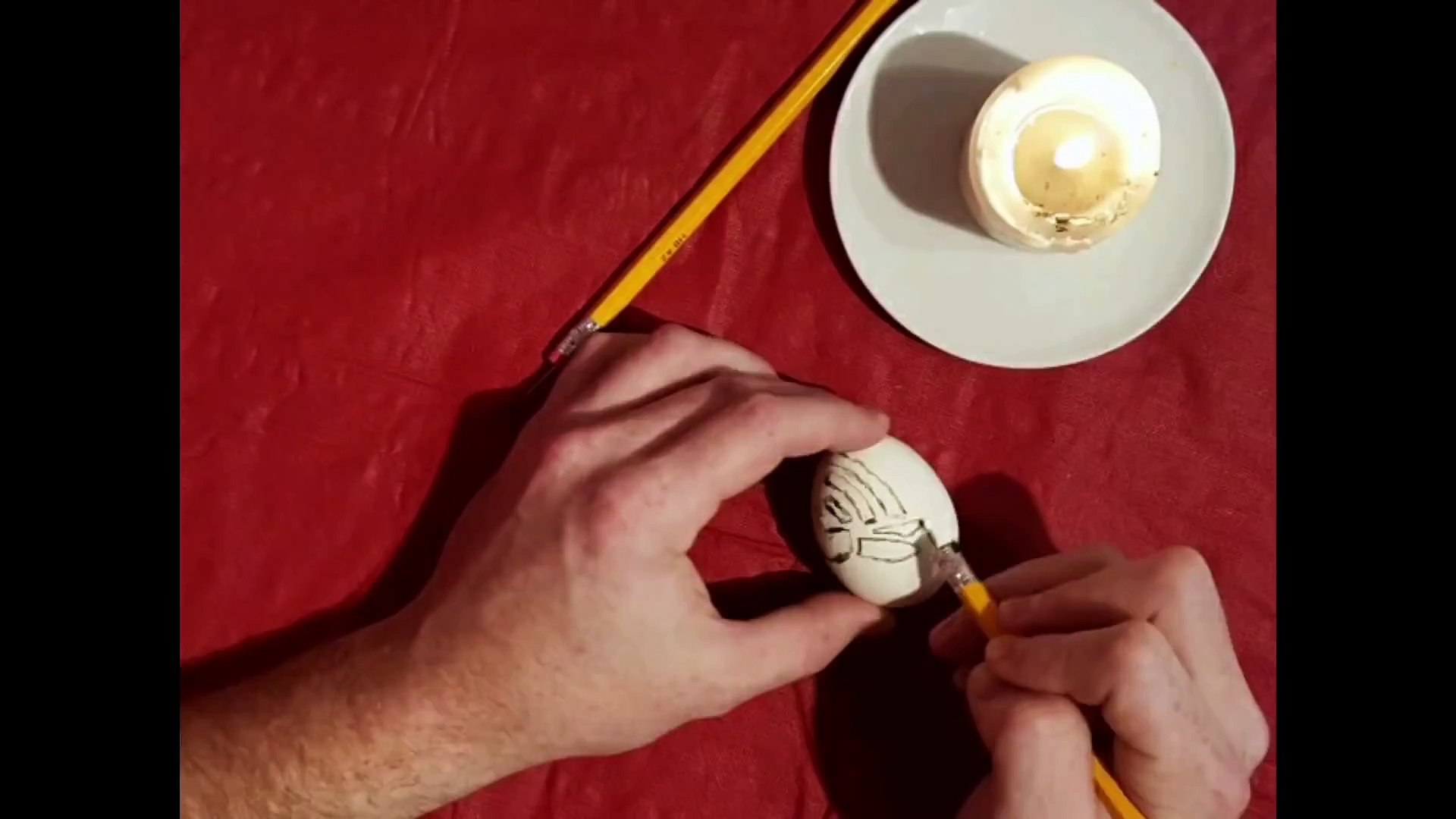 ⁣How to draw awesome designs on Easter eggs!