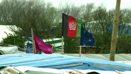 Endormie le jour,la "Jungle" de Calais rêve d'Angleterre la nuit