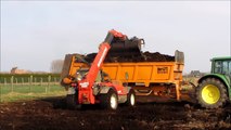 Muck spreading 2012- John Deere 6630