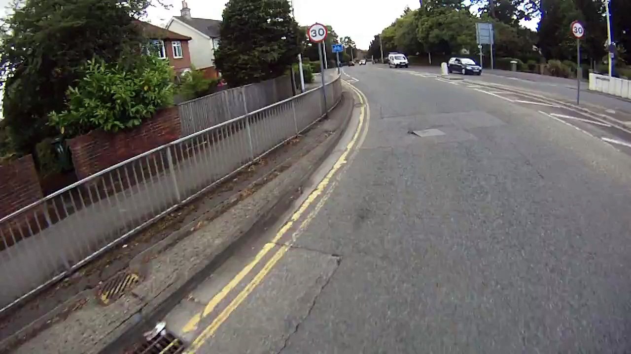 LM62ZUC Ocado Van Very Close Pass