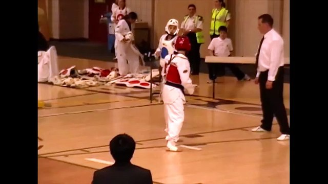 Incredible Taekwondo knock out with one spinning roundhouse kick!!