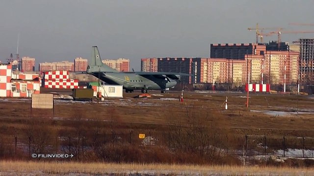 Ан 12 с открытым грузолюком. Похоже на груз 200