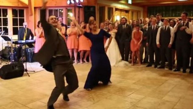 Драйвовый танец жениха с мамой на свадьбе)