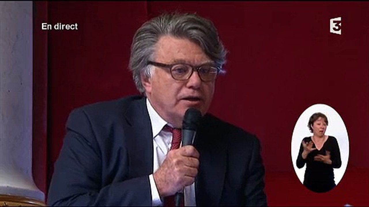 Gilbert Collard chante Ferrer pour évoquer 'Hé oh la gauche"