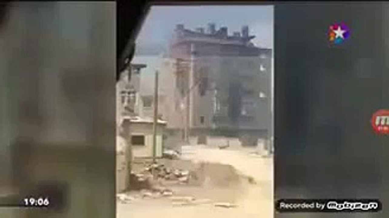 Yüksekova'da 'üçgen bina' olarak tanınan binanın patlatılma anı